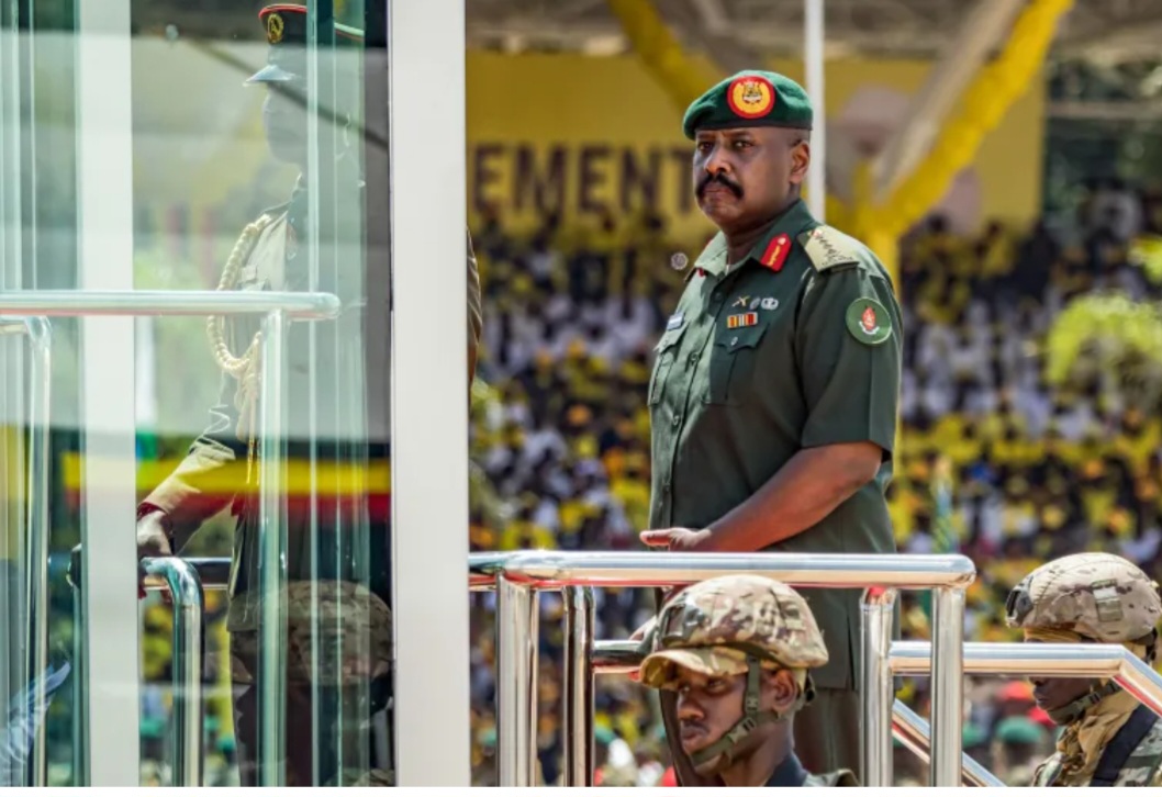 የኡጋንዳ ጦር አዛዥ በሀገሪቱ ካሉት ትላልቅ የሚዲያ ተቋማት መካከል ሁለቱን እንዲዘጉ ማዘዛቸውን ገለጹ።
