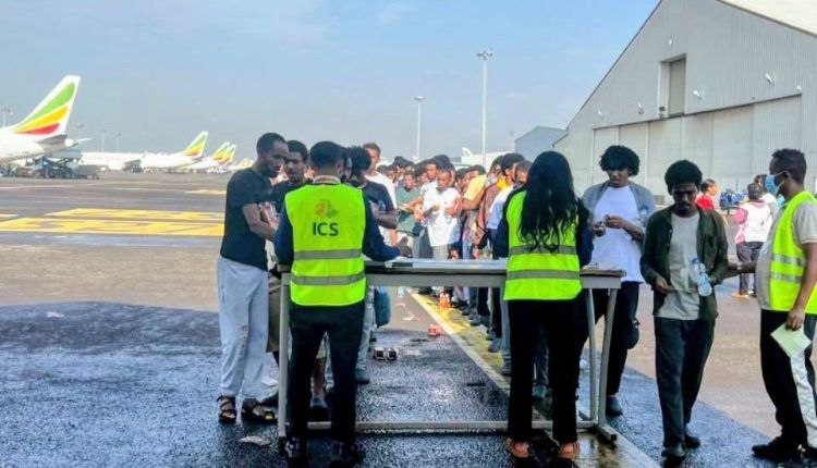 በሳዑዲ በአስቸጋሪ ሁኔታ ውስጥ የነበሩ 1ሺህ 672 ኢትዮጵያውያን ወደ ሀገራቸው ተመለሱ